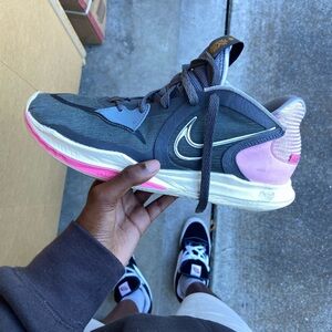 Kyrie low 5 worn for at most 10 games small scuffs